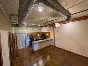 132 S Dakota Ave, Unit 304 in Sioux Falls, SD - Foto de edificio - Building Photo