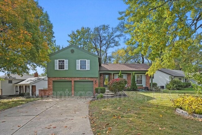 property at 8914 Grandview Dr