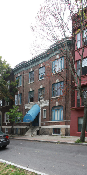 7 St Josephs Ter in Albany, NY - Foto de edificio