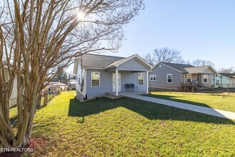 1732 Jourolman Ave, Unit 4R in Knoxville, TN - Building Photo - Building Photo