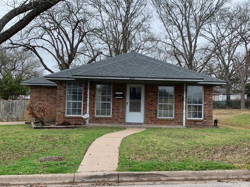 300 Baber St in Brenham, TX - Building Photo