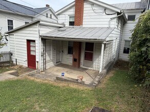 33 N 5th St in Newport, PA - Building Photo - Building Photo