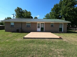 415 W Guthrie St in Cashion, OK - Foto de edificio - Building Photo