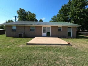 415 W Guthrie St in Cashion, OK - Building Photo - Building Photo