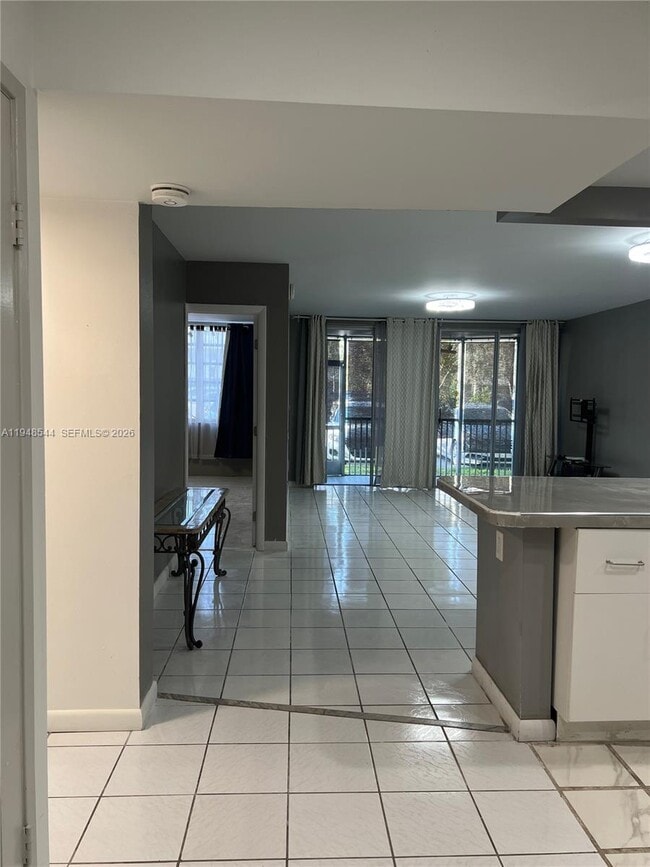 1710 NE 191st St in Miami, FL - Building Photo - Building Photo