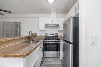 Electro Apartments - WSP 833 Berendo LLC in Los Angeles, CA - Building Photo - Interior Photo