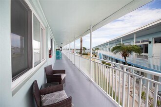 1840 Shore Dr S in South Pasadena, FL - Foto de edificio - Building Photo