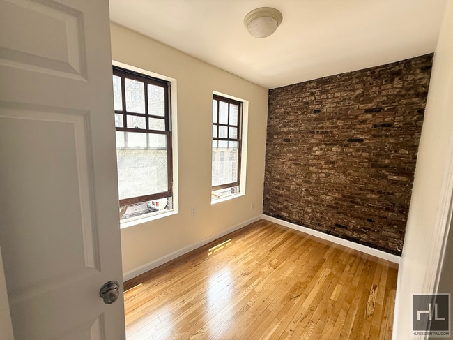 207-209-209 W 11th St