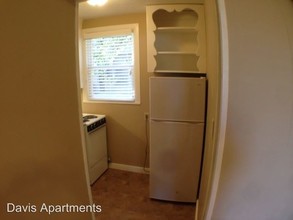 2131 NW Davis St in Portland, OR - Building Photo - Building Photo
