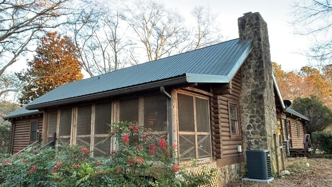 property at 1840 Robinhood Rd