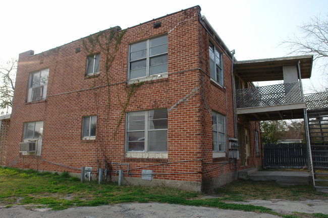 704 N Washington St in Beeville, TX - Building Photo - Building Photo