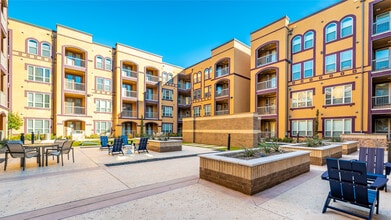Tower Bay Lofts in Lewisville, TX - Foto de edificio - Building Photo