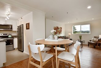 The Ballinger in Shoreline, WA - Building Photo - Building Photo