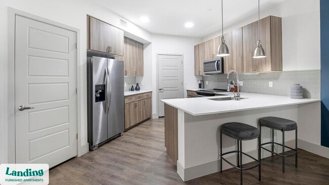 2323 E Highland Ave in Phoenix, AZ - Building Photo - Building Photo