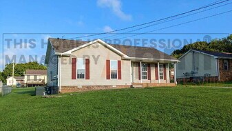 2808 Nat Hoosier Ln in Clarksville, TN - Building Photo