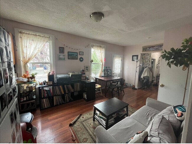 25 Linden St, Unit 1 in Boston, MA - Building Photo - Building Photo
