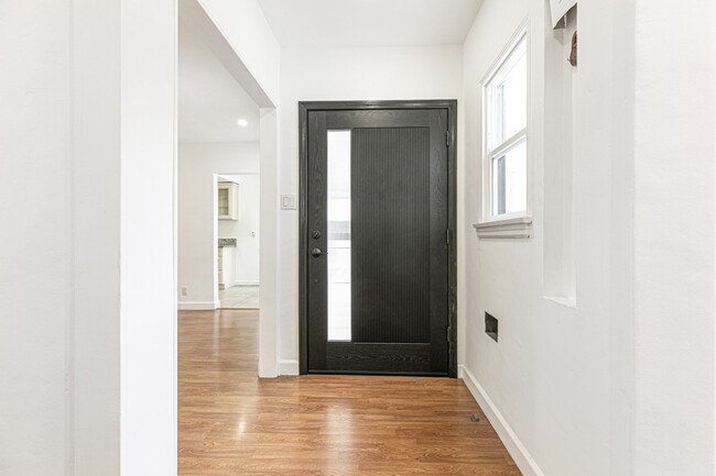 543 Glenwood Rd in Glendale, CA - Building Photo - Building Photo