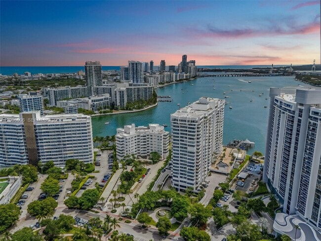 11 Island Ave in Miami Beach, FL - Building Photo - Building Photo