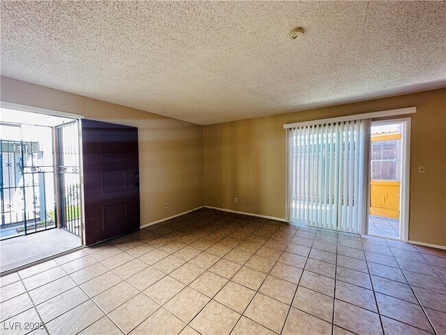 property at 3503 Villa Knolls S Dr