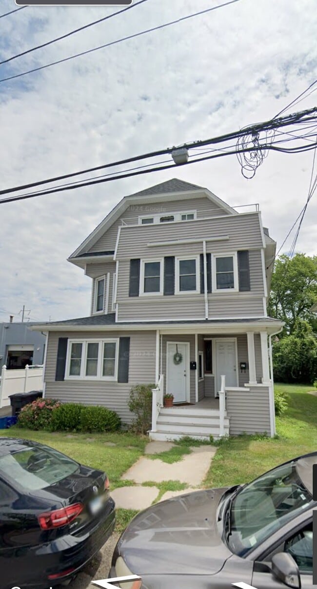 29 Bungalow Ave, Unit #3