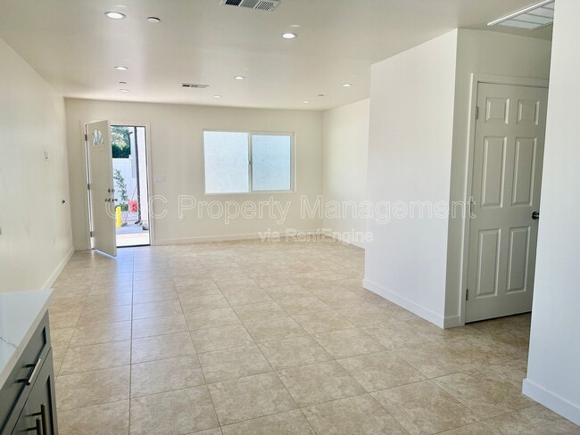 18110 Gault St in Los Angeles, CA - Building Photo - Building Photo