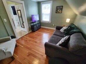 8 Russell St, Unit 8 Russell St in Waterville, ME - Building Photo - Building Photo