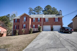 5950 Batson Ct in Atlanta, GA - Building Photo
