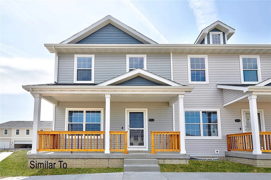 816 Oakmont Pl in Norwalk, IA - Foto de edificio