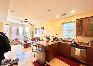 731 Parker St, Unit 2 in Boston, MA - Foto de edificio - Building Photo