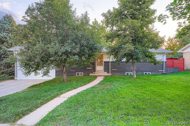 property at 944 S Potomac Ct