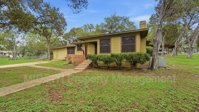 1079 Canyon Dr in New Braunfels, TX - Building Photo - Building Photo