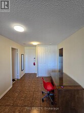 915-915 Elmsmere Rd in Ottawa, ON - Building Photo - Building Photo