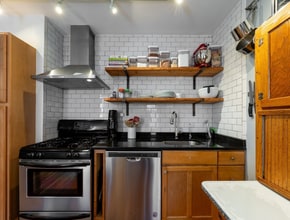77 Columbus Ave, Unit 1 in Somerville, MA - Foto de edificio - Building Photo