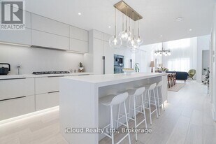 5389 Kindos St in Burlington, ON - Building Photo