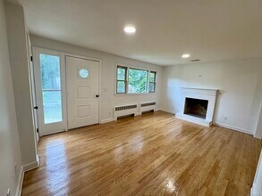 30 Fairview Dr in Farmington, CT - Foto de edificio - Building Photo