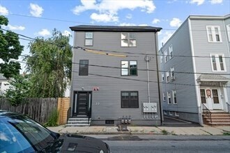 22 Hunting St in Cambridge, MA - Building Photo