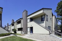 Exterior - Cheyenne Crest Apartments in Colorado Springs, Colorado