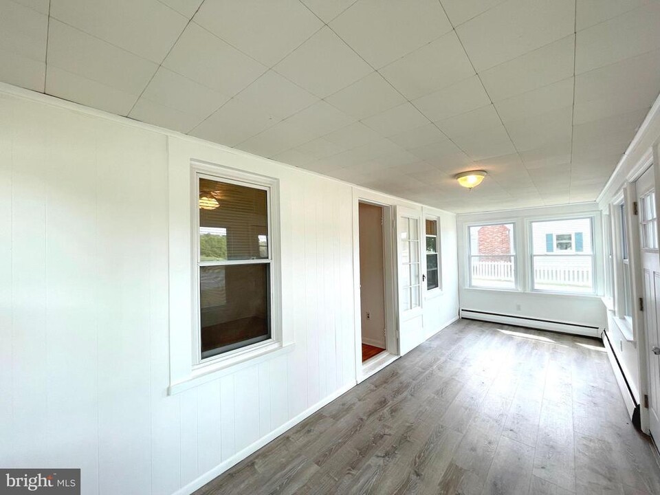 590 Hallowing Point Rd in Prince Frederick, MD - Building Photo