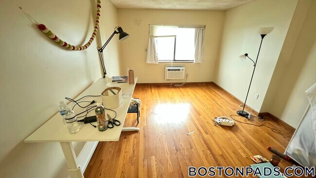 1110 Commonwealth Ave in Boston, MA - Building Photo - Building Photo