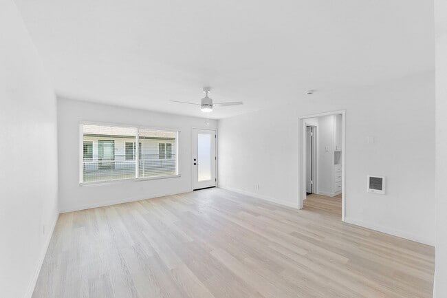 1740 Park Avenue in Long Beach, CA - Building Photo - Interior Photo