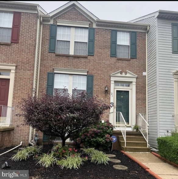 21 Photinia Dr in Newark, DE - Building Photo