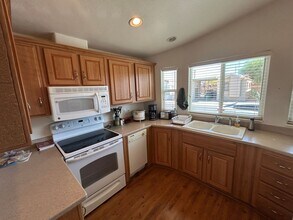 17200 W Bell Rd in Surprise, AZ - Building Photo - Building Photo