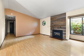 4617 SE 48th Av in Portland, OR - Building Photo - Building Photo