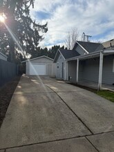 3015 Fruit Valley Rd in Vancouver, WA - Building Photo - Building Photo