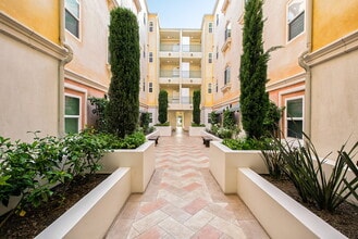Allegro in Valley Village, CA - Foto de edificio - Building Photo