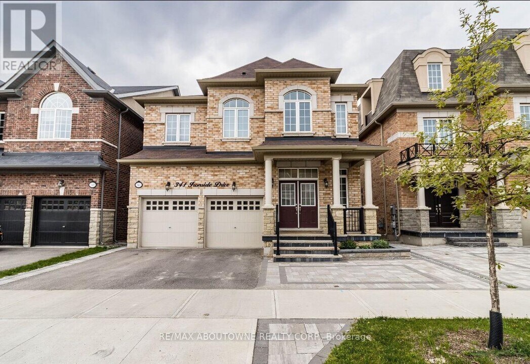 341 Ironside Dr in Oakville, ON - Building Photo