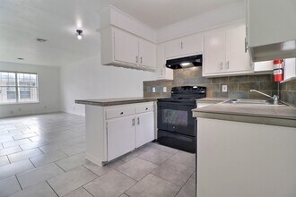6120 S Madison Plz, Unit C in Tulsa, OK - Building Photo - Building Photo