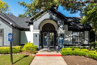 Derby Park in Grand Prairie, TX - Foto de edificio - Building Photo