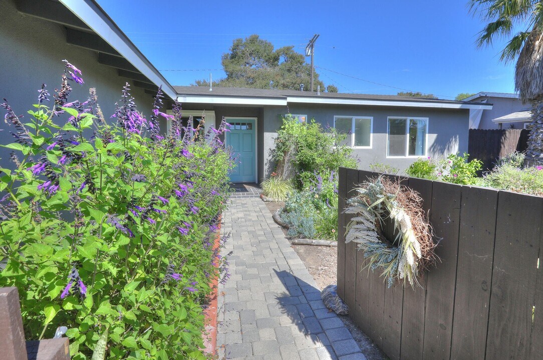 2430 Borton Dr in Santa Barbara, CA - Building Photo