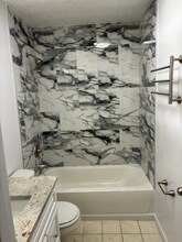 720 Ohio Pike in Cincinnati, OH - Building Photo - Building Photo